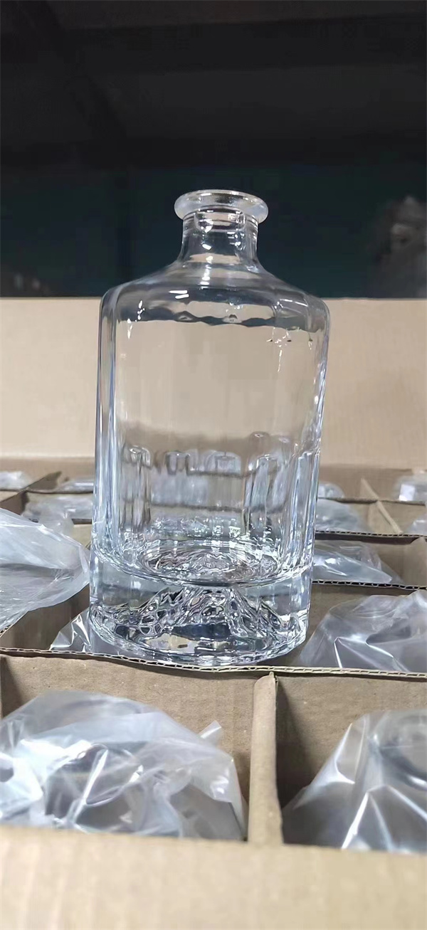 晶白料玻璃酒瓶銷(xiāo)售